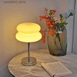 Lâmpadas de mesa Claeted Egg Tart Table Lamp Vidro Manchado Decoração Crianças Quarto Bedside Estudo Atmosfera Home Q231103