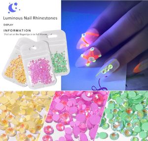 1 Paket Aydınlık Tırnak Rhinestones SS620 Karışık Boyut Floresan Matkap Düz Arka 3D Tırnaklar Dekorasyonları5945627