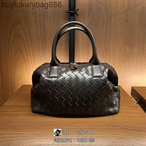 Luxushandtasche Medium Bauletto Echtes Lammfell Französische BVs mit Logo Bottggas 2023 Herbst/Winter Mode Neue braune mittelgroße Bowlingtasche Y