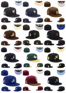 Cappelli aderenti Taglia del designer Colori più nuovi Berretti da baseball Marrone Nero Lettera di colore Ricamo Chicago Tutte le squadre Logo Sport World Cappelli cuciti completamente chiusi