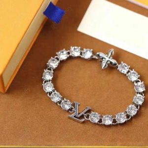 Luxury Designer Fashion Diamond Charm -armband Herr- och kvinnors utsökta pararmband används för bröllopsfestälskare gåva smycken hög kvalitet med låda