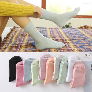 Kvinnors strumpor 1Pair Cotton Girls Harajuku Breattable Long Solid Color Japanese Korean Mid Tube Strumpor Casual Gift