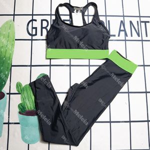 Lapptäcke yoga kläder rygglösa kvinnliga spårdräkter brev jacquard designer sport bh elastiska leggings