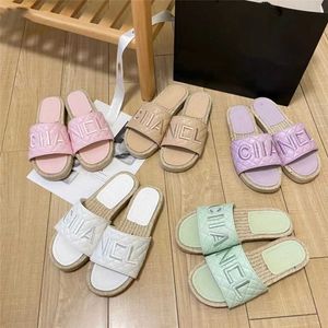 Deslizamento feminino de grife, chinelo de canal, novos sapatos de pescador, fundo plano, roupas femininas, letras bordadas, chinelos preguiçosos casuais