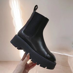 Kadın Chelsea Boots Designer Cowhide Platform Topuklar 3.5cm Sıkışan Ayakkabı Batı Boot Klasik Black White 23SS F/W STOW BOOT TOZ BANTLARI BAYANLAR BAŞLANGIÇ Ayakkabı