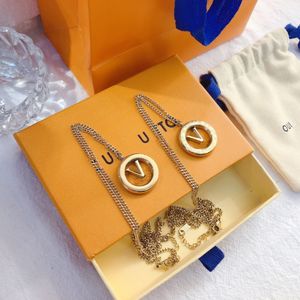 Lyxdesigner halsband långa kedjor hänge halsband 18k guld pläterade utsökta smycken tillbehör par familj klassisk premium present city lady style