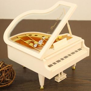 Figurine decorative Modello di pianoforte Scatola musicale incisa Regali di compleanno Musica vintage Forniture per feste Oggetti di scena per la fidanzata San Valentino