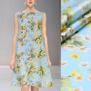 Tecido de roupas 108cm de largura 19mm impressão amarela 93% seda 7% elastano estiramento azul claro cetim para vestido de verão calças cheongsam b145