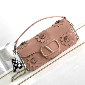 Lüks Tote Çanta Cowhide Lady Purse Bag V Square Bags Tasarımcısı 23 Moda Çiçek Küçük Stickers Loco Çanta Manyetik Tek Omuz Straddle Handheld