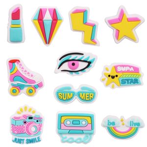 MOQ 20pcs PVC Summer Just Smile Lipstick Diamonds Lightning Stars Skates Glasögon Sko Charm Tillbehör Dekoration Buckcle för CLOG -armband Armband Party Gift