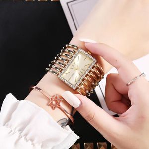 Armbandsur trendiga rhinestone damer stål armband titta på mode Europa och USA enkla läsare med dateWristwatches