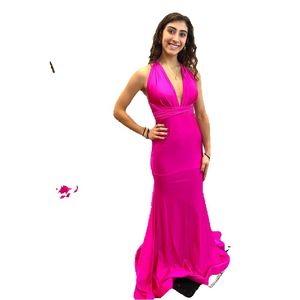 2023 Halter V Neck Prom Dresses Mermaid golvlängd Kvällsklänningar Charmig mantel de