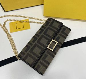 Designer Womens Shoulder Bag Luxury Chain Handväskor präglade bokstäver läderväskor damer mini makeup clutch mode söt kuvert purs #2605a