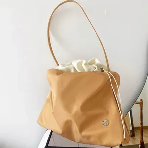 Sacos de noite Casual Nylon Pano para Mulheres Bolsas de Designer de Luxo e Bolsa 2023 em Decoração de Lantejoulas Pequeno Ombro Soft Bag