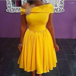 Party Dresses Plus Size Graduation Dress Homecoming Knee-Length Formal Elastic Satin Off-Shoulder Gown Sleeveless Crystal Custom