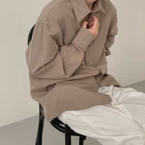Erkekler sıradan gömlekler bahar çizgili longsleeve gömlek erkekler için moda tasarımcısı pinstripe düğme yaku yaka olgun Kore kıyafetleri 230403
