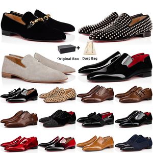 Роскошные мужчины одеваются обувь Louboutins Red Bottoms Loafers Кроссы на замши патентные кожаные заклепки скользить на мужских бизнес-вечеринке.