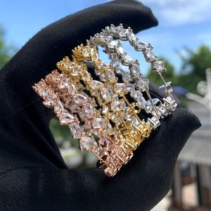 Stud Summer Fashion Jewelry Iced Out Bling 5A Cubic Zirconia Olika formade 45 mm Big Huggie Hoop Earring Women Charm Party Gifts 231102