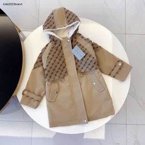 New Kids Coat Autumn Baby Long Hooded Jacket Storlek 110-160 Letter Grid Printing Windbreaker för flicka och pojke nov05