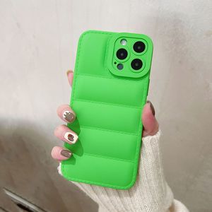 Bonito puffyiphone caso para iphone 11 12 13 14 15 plus pro max moda sílica gel caso para baixo casaco iphone caso individualidade spoof