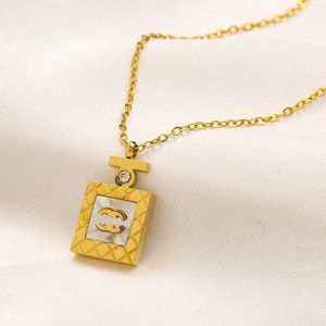 Pendant Necklaces Designer Perfume Bottle Pendant Necklaces for Women Letter Necklace Highly Quality Choker Chains Jewelry Accessories Plated Gold Girls