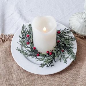 Dekorativa blommor Ljusstake Wreath Christmas Candle Garland Ring Decor Artificial Green Plants Simulate Red Fruits Home Party Dining