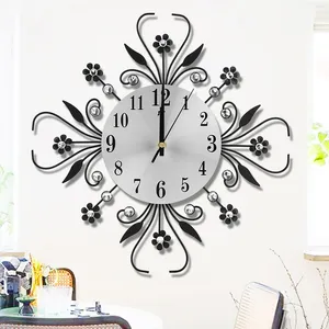 Wall Clocks Elegant Iron European Style Flower Shaped Wallmounted Clock Hanging Home Decor