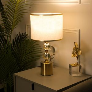 Bordslampor Moderna Gold Crystal Lamp Tyg Lampskärm Metal Desk för sängen Bedrum Ljus vardagsrum inomhusbelysning