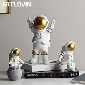 Dekoracyjne obiekty figurki żywiczne astronauta mody spaceman z księżycem rzeźby miniatury kosmonautyczne posąg statua dla mężczyzny chłopak 230403
