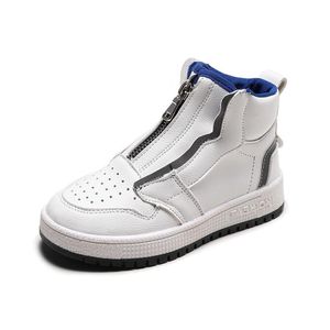 Sneakers Brand Winter for Kids Fashion Warm Footwear 2023 Sport Dzieci skórzane odbijające się dla dorosłych buty