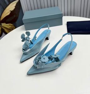 Unikalne damskie sandały mody Sandały Modna Dekoracja kwiatów Niskie obcasy 4,5 cm pokazowe baletowe sukienki Buty pudełko 35-41