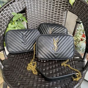 2023 حقيبة الكتف في حقيبة اليد الفاخرة العلامة التجارية Loulou Y Designer Seam Leather Layes Metal Chain Black Clamshell Messenger Cail