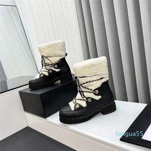 2023-This season's essential item for autumn and winter heavy industry popular short boots paired to showcase a unique dressing style