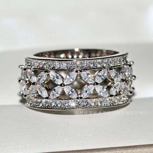 Pierścienie opaski biżuteria ISM T Sterling Sier Carbon Diamond Pierścień z pustymi rzeźbionymi kwiatami mężczyźni kobiety RB0C