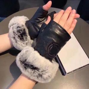 Kvinnlig läderhandskar Designer MEN MEN MEN FINGERLESS FEECHESKIN Touch Screen Handskar mjuka varma vinterfria handskar M2BH#