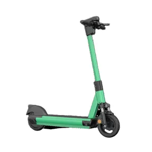 Şehirde hareketliliğin değiştirilmesi için GPS e-scooter'ı değiştirilebilir pille paylaşmak