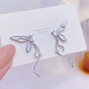 Brincos de garanhão Charme minimalista Mulheres Bordado Butterfly Brincho Micro Inlaido Zirconia encontrando engajamento Orecchini requintado Bijoux GiftStud