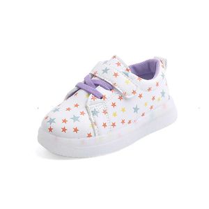 Athletic Outdoor 2023 New Children's Gypsophila Print Light-Up Shoes Girls Fashion Fashion LED LED-UP Flats أحذية رياضية