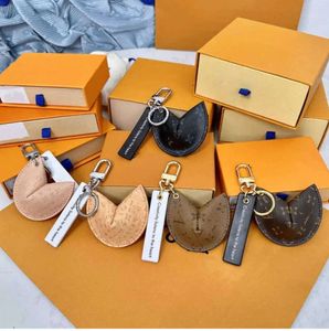 Nyckelringar Lanyards med Box Fortune Cookie Bag Hanging Car Flower Charm smycken Kvinnor Män gåvor Fashion Pu Leather Key Chain Accessories Motion Current YT115