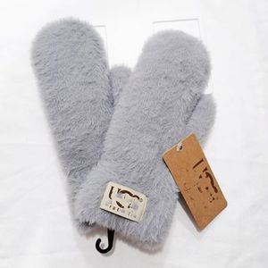 Guanti designer autunno e inverno caldo peluche a cinque dita pelliccia pelliccia integrata più il marchio di lettera di ciclismo anti-slitta