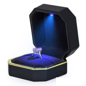 Smyckestativ 3 Colorluxury Armband Square Veet Ring Case Presentlåda med LED -ljus för förslag Engagemang Drop Deli Dhgarden DH3I0