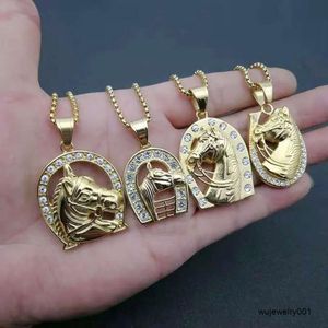 Daicy Hip Hop Men Gold 316L Rostfritt stål Diamond Saddle Horse Head Jewelry Pendant