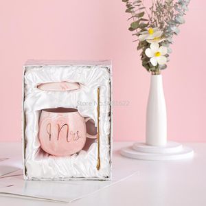 Кружки Light Luxury Nordic Creative Gift Box Mug с крышкой ложки Мраморная керамическая керамическая чашка