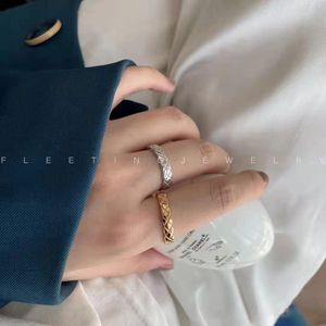 S925 Silver Fragrant Ring Coco Diamond Ring عالية الإصدار الشخصي الزوجين زوجين خاتم بسيط الموضة متعددة الاستخدامات حلقات التيتانيوم الأزياء رواتب عطلات العطلة