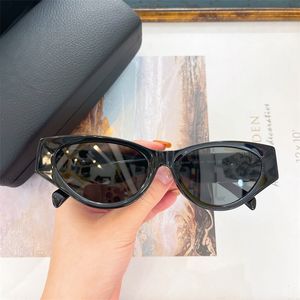 Luxur Designer av högsta kvalitet Solglasögon Classic PC Frame Beach Sun Glass för män Kvinnor Färger Valfri Partihandel med låda och fodral