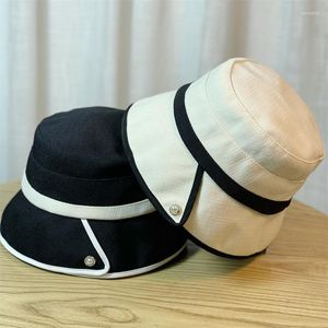 Berets Spring And Summer Button Bucket Hat Women's Flat Top Short Brim Versatile Fashion Commuting Sun Shielding Fisherman
