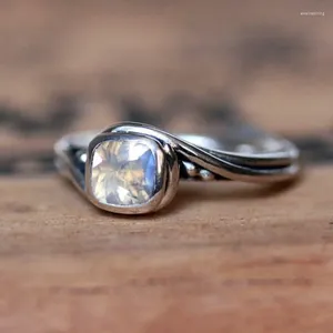 Anéis de cluster vintage princesa corte moonstone anel para mulheres branco redemoinho nupcial casamento noivado jóias presente