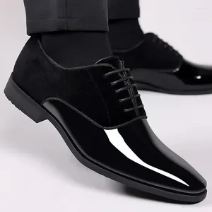 Модельные туфли 2023Классические мужские туфли из лакированной кожи, повседневные деловые оксфорды на шнуровке для офисной работы, мужские вечерние и свадебные туфли