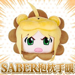 Mascot Costumes Anime Fate/Stay Night Sabre Alter Altria Pendragon Lion Pluszowa lalka ciepłe ręce Poszule nadziewane zabawki Śliczne świąteczne prezenty
