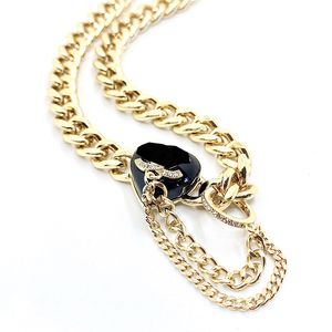 Frankrike Fashion Luxury Women Extended Gold Necklace Black Heart Shaped Disc Letter Pendant Versatile Lady Design Syckel Högkvalitativ charm Kopparhalsband